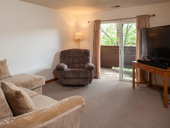 5th image of 82 Roaring Fork Ave APT B1