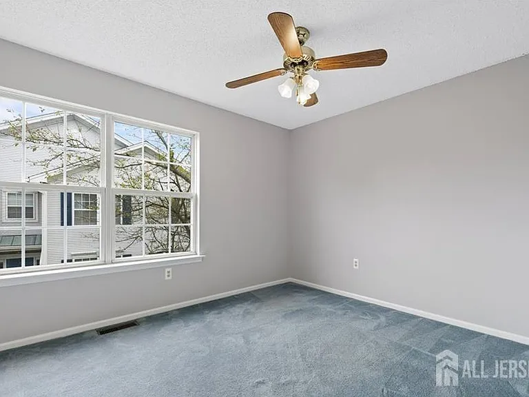 32 Cabot Way — Photo 11