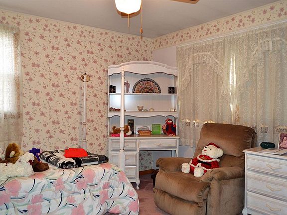 4th image of 3132 Larkspur Dr