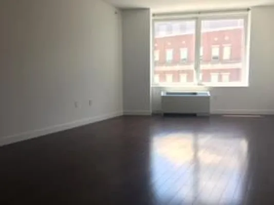 Sold by R New York | media 18