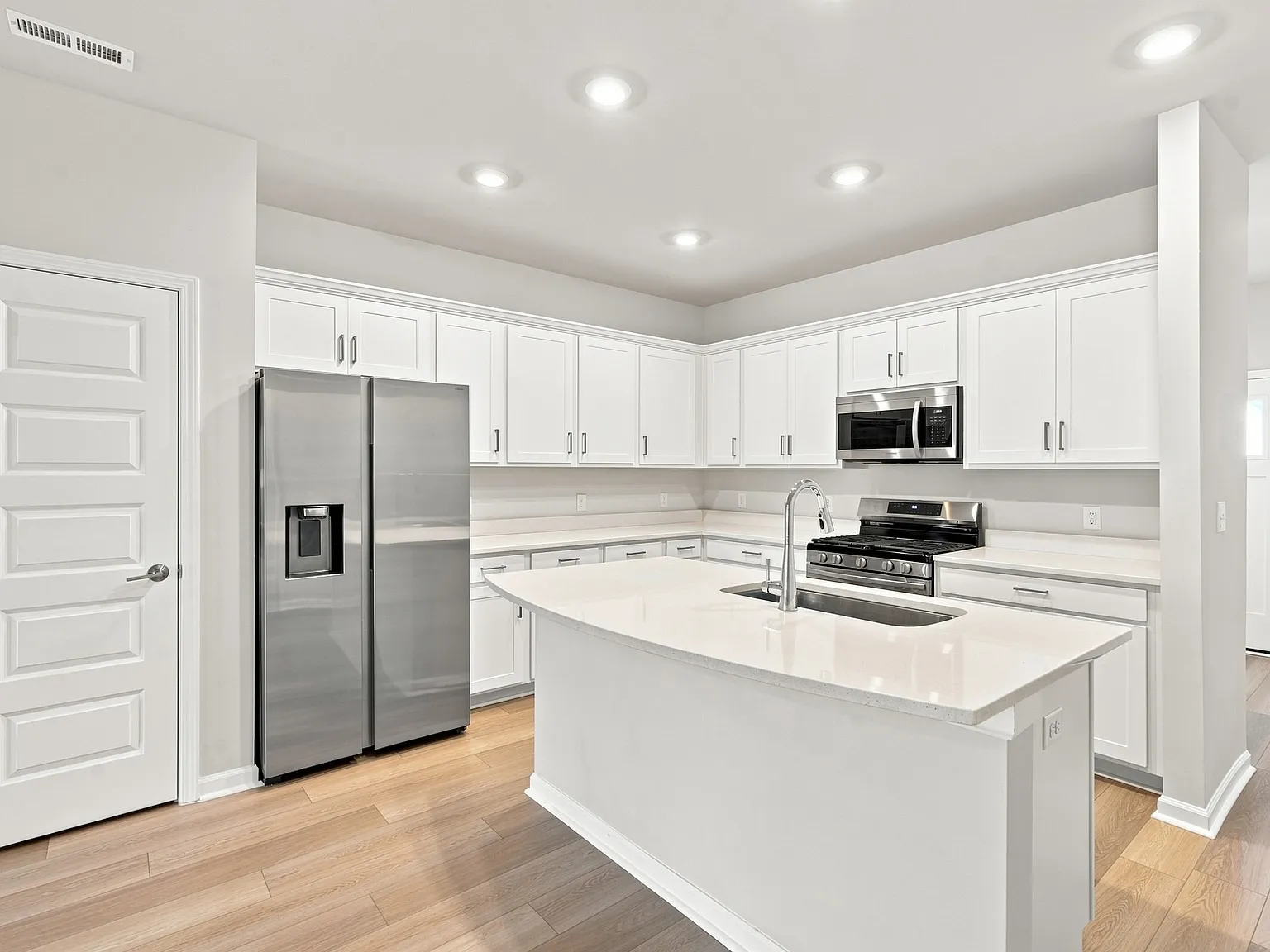 3 bed, 1850 sqft, $1,775 — Photo 2