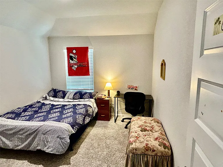 1055 Bluebonnet Trl — Photo 21