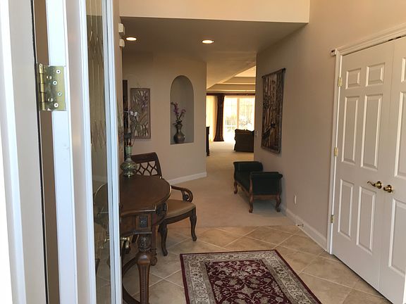 Tiled entry - lofty ceiling