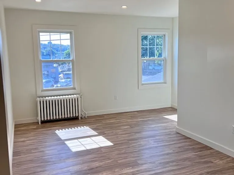 549 Albany Ave — Photo 6
