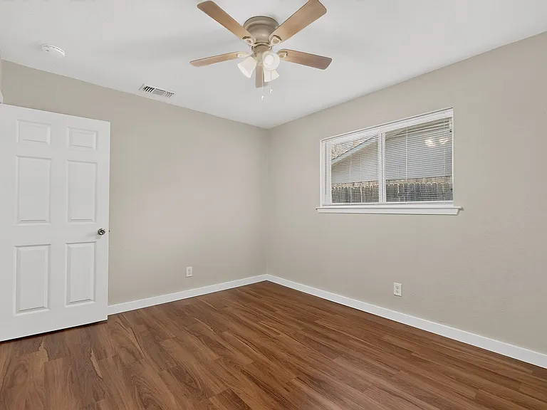1717 Japonica Ln — Photo 30