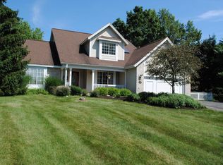 6680 Fairoaks Dr SE, Alto, MI 49302