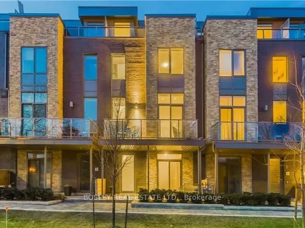 7 Godfreys Ln, Mississauga, ON L5H 2T1