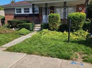 24660 Saxony St, Eastpointe, MI 48021