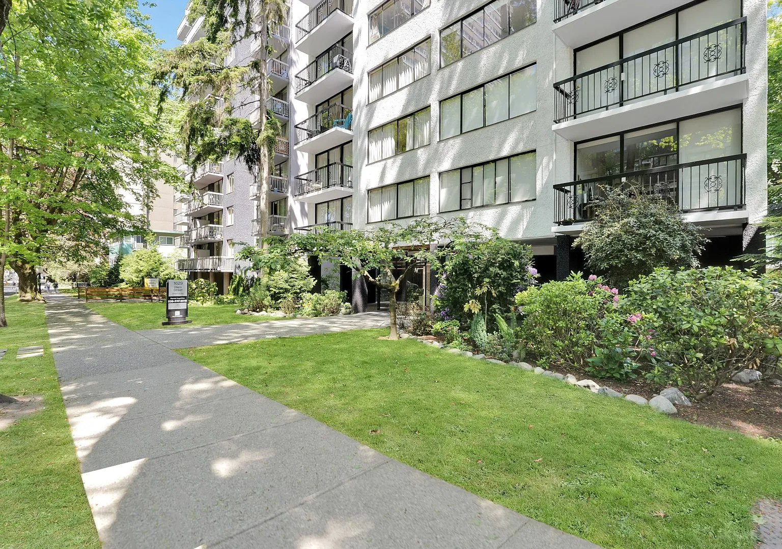 1629 Haro Street — Photo 3