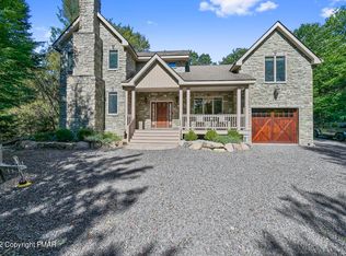 2205 Hillcrest Dr, Pocono Pines, PA 18350