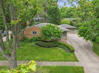 290 Winry Dr, Rochester Hills, MI 48307