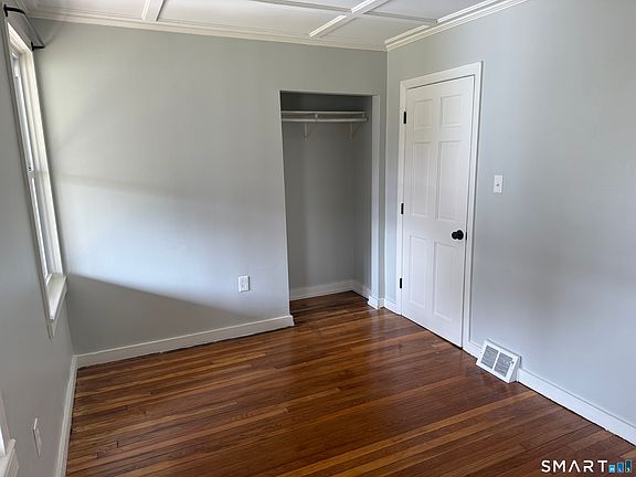 4th image of 159 Hickory St
