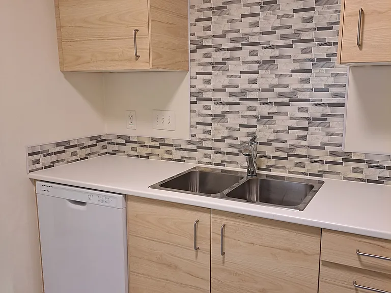 2276 Cowern Pl E — Photo 2