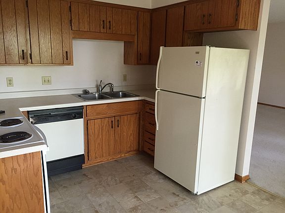 5th image of 744 E 11th St APT C