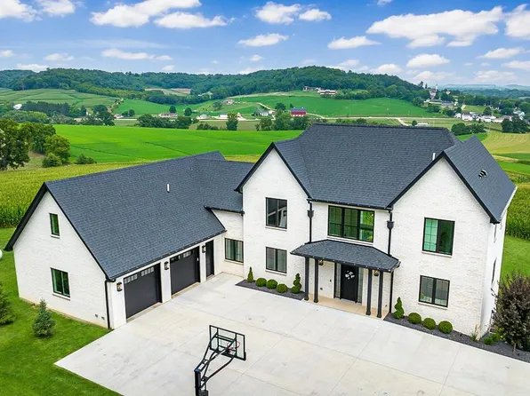 29600 Centerville Rd, La Motte, IA 52054