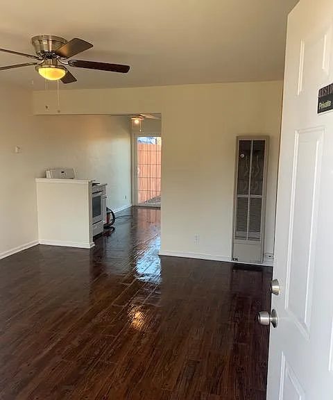 300 Glenn Dr #B — Photo 12