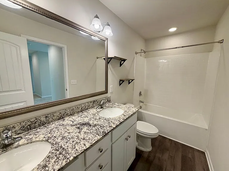 2370 Alden Dr — Photo 16