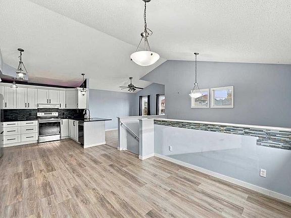 3rd image of 3 Cimarron Meadows Cres
