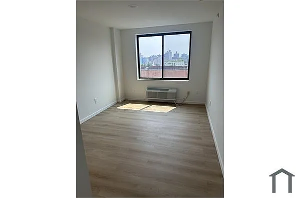 Building Photo - 943 College Ave #7A