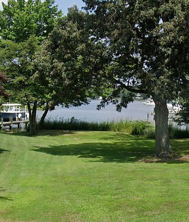 2nd image of 1644 Cliff Dr