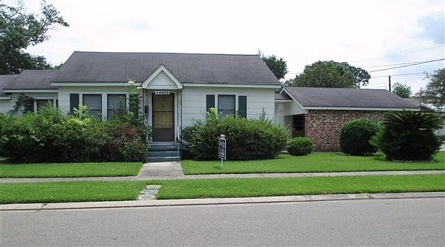 1st image of 23925 Calvin St