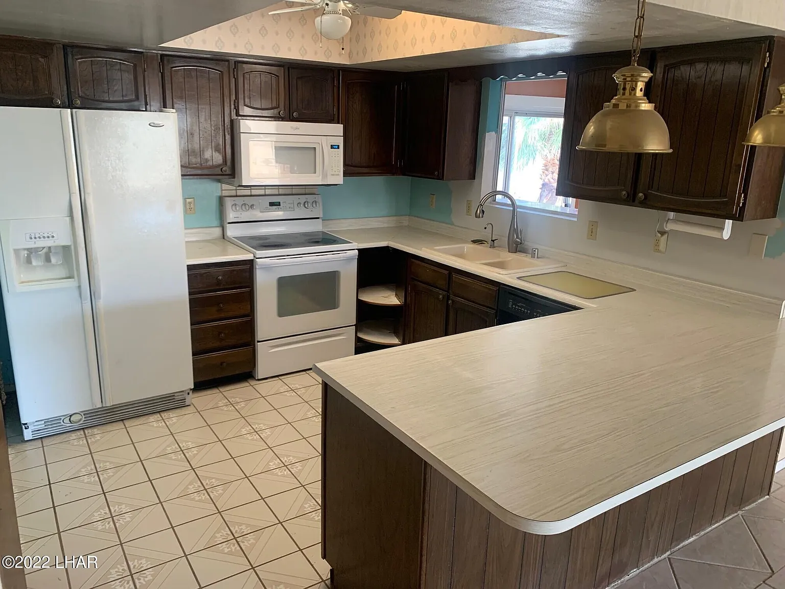 3 bed, 2.0 bath, 1540 sqft, $2,400 — Photo 2