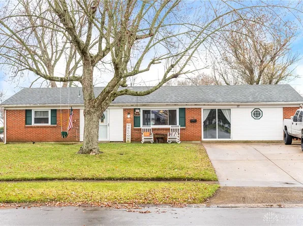 17 Hitching Post Rd, Englewood, OH 45322