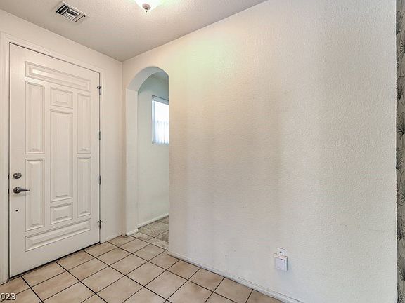 5th image of 10599 English Pine Dr
