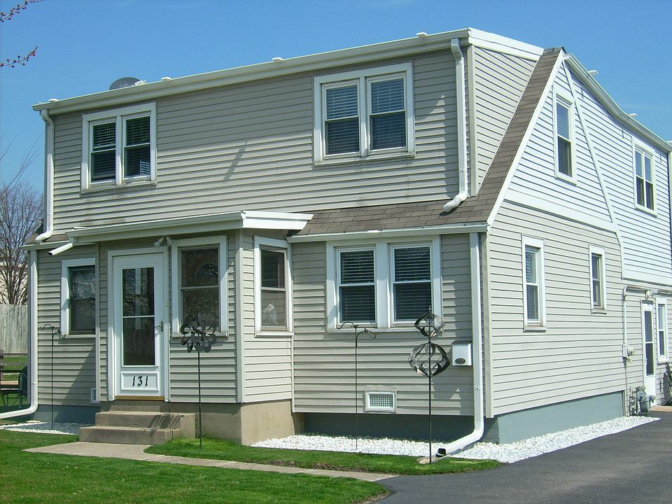 1st image of 131 S Elm St