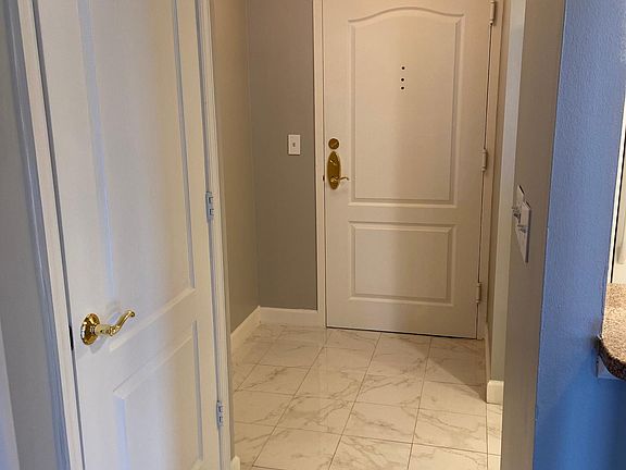 4th image of 901 N Monroe St #7030