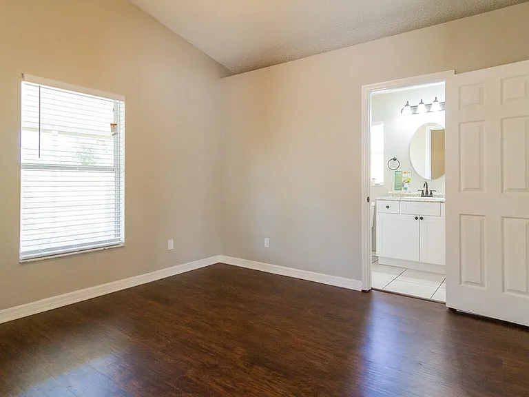 13500 Glasser Ave — Photo 8