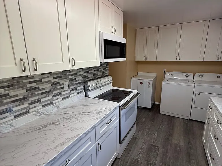 1408 Corona Ave — Photo 6