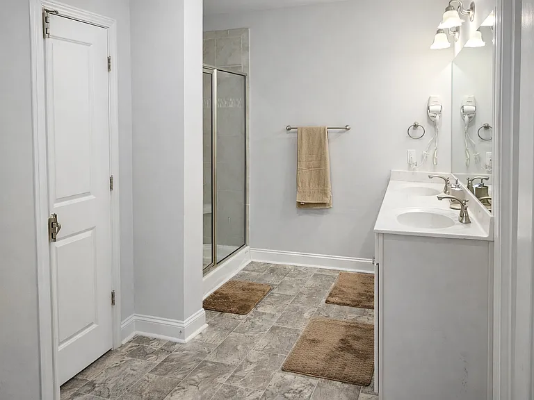 182 Hillmont Dr — Photo 10