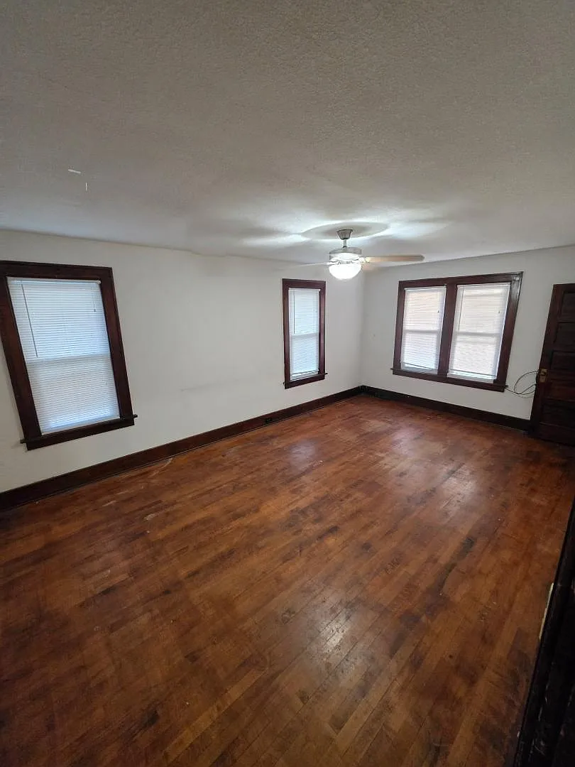 130 N. Baird Ave - Upper — Photo 1