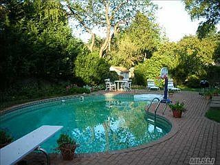 3rd image of 60 Wendover Dr