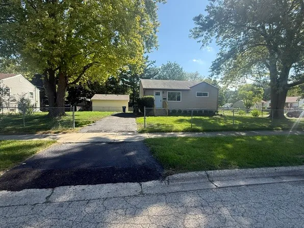 1945 Creek Rd, Waukegan, IL 60087