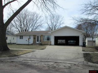 714 10th St S, Saint James, MN 56081