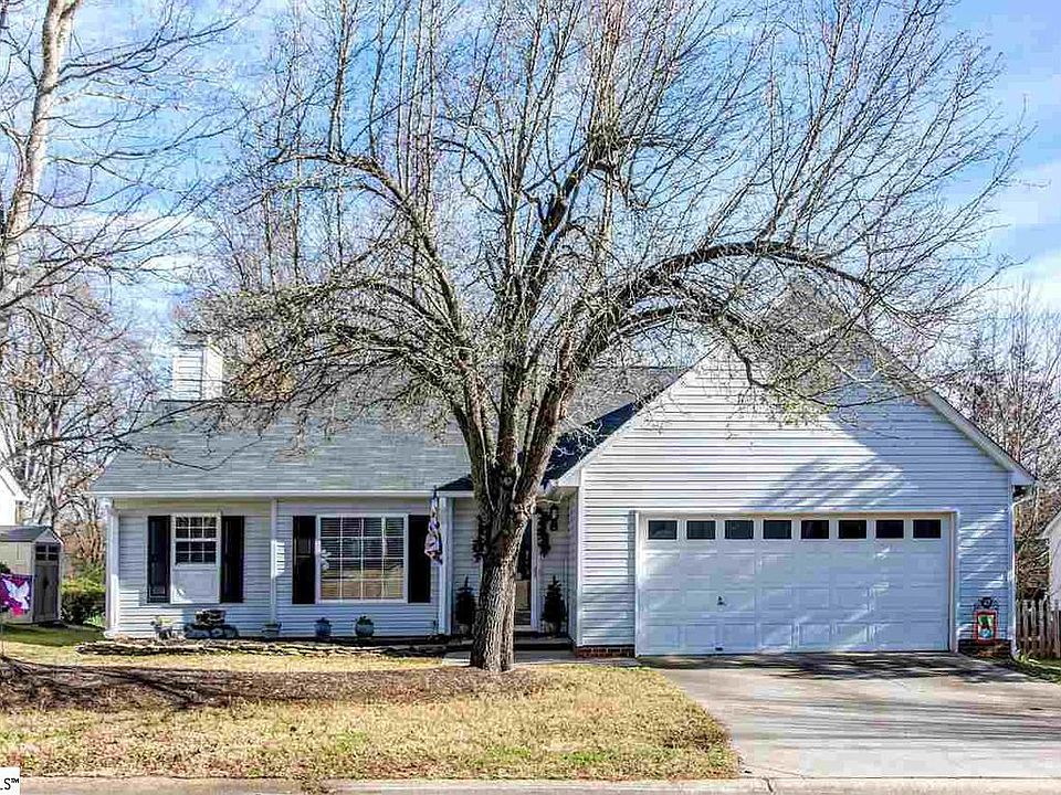 1st image of 11 Green Oak Dr