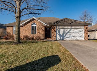 205 N Carlisle Dr, Nixa, MO 65714