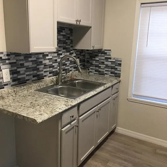 1033 Neville Ave — Photo 7