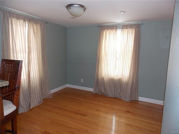 5th image of 215 Hyland Dr