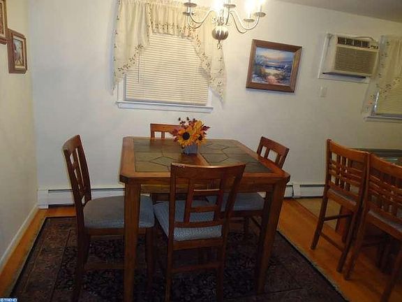 5th image of 9312 Glenloch St