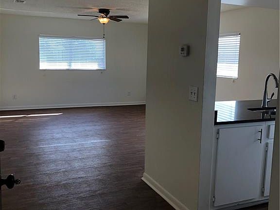 5th image of 636 SE 13th Pl #1-6