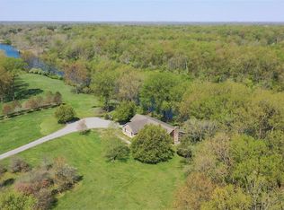 7180 Sacred Heart Rd, Du Quoin, IL 62832