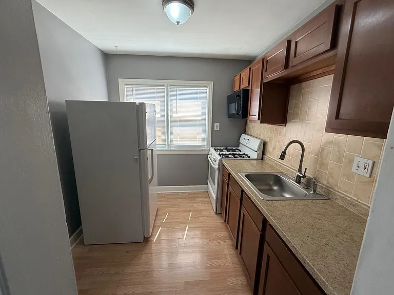 4913 Schlaff St #4915 — Photo 15