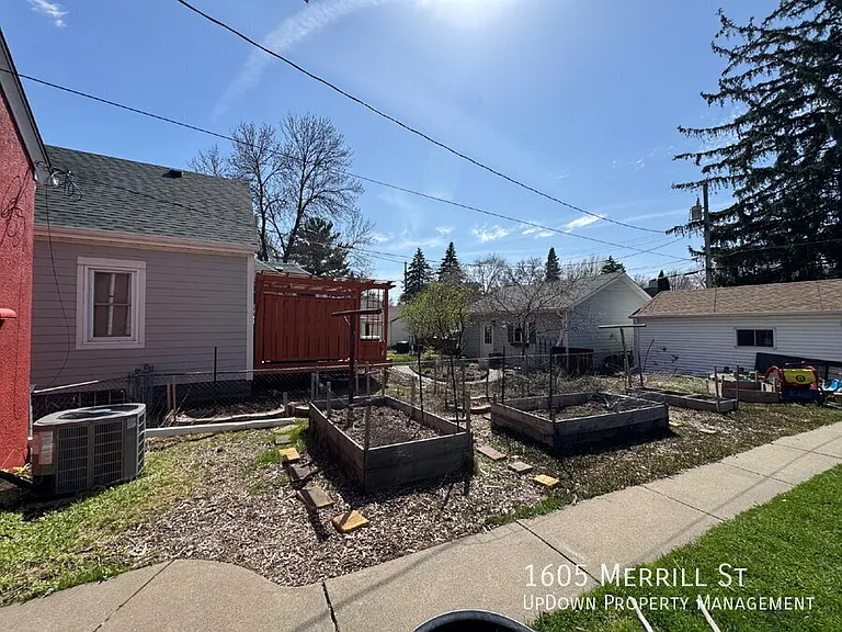 1605 Merrill St — Photo 32