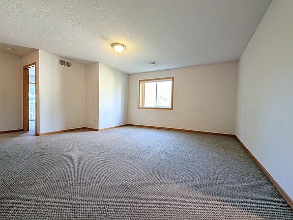 4th image of 1140 Greenvale Ave W Unit B