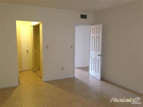 5th image of 1370 NE 119th St APT 21E