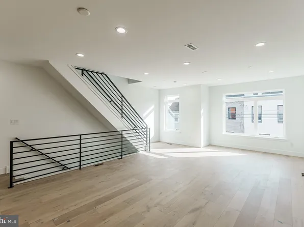 2836 Salmon St, Philadelphia, PA 19134