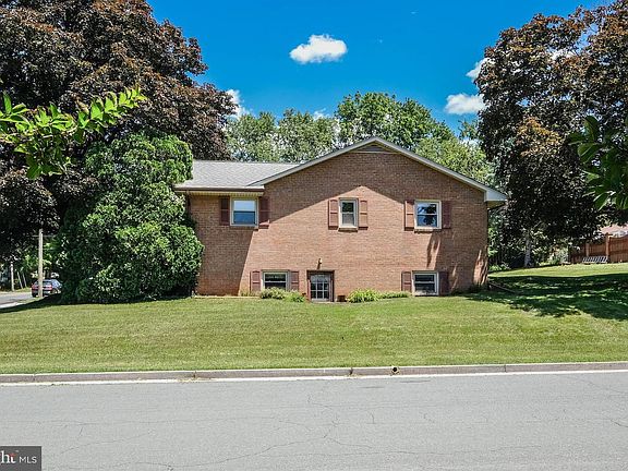 3rd image of 731 E Stonewall Dr